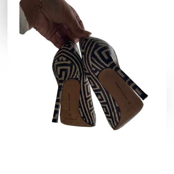 Manolo Blahnik - BB Printed Snake Pump, Black/White - Picture 6 of 9